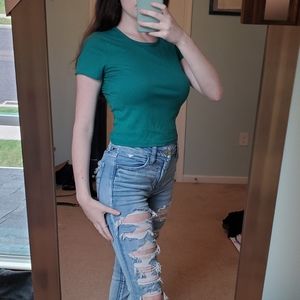 Form fitting green t shirt